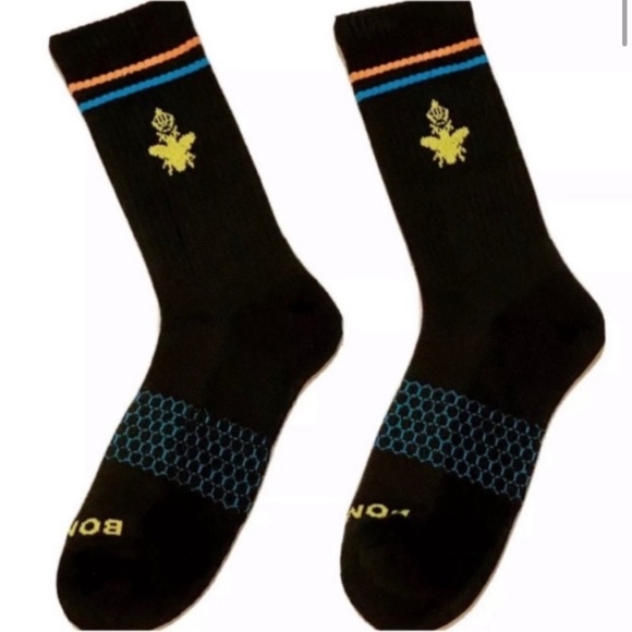 NWT Bombas Black Crew Socks Arch Support Size Medium 2 Pairs - Picture 1 of 4